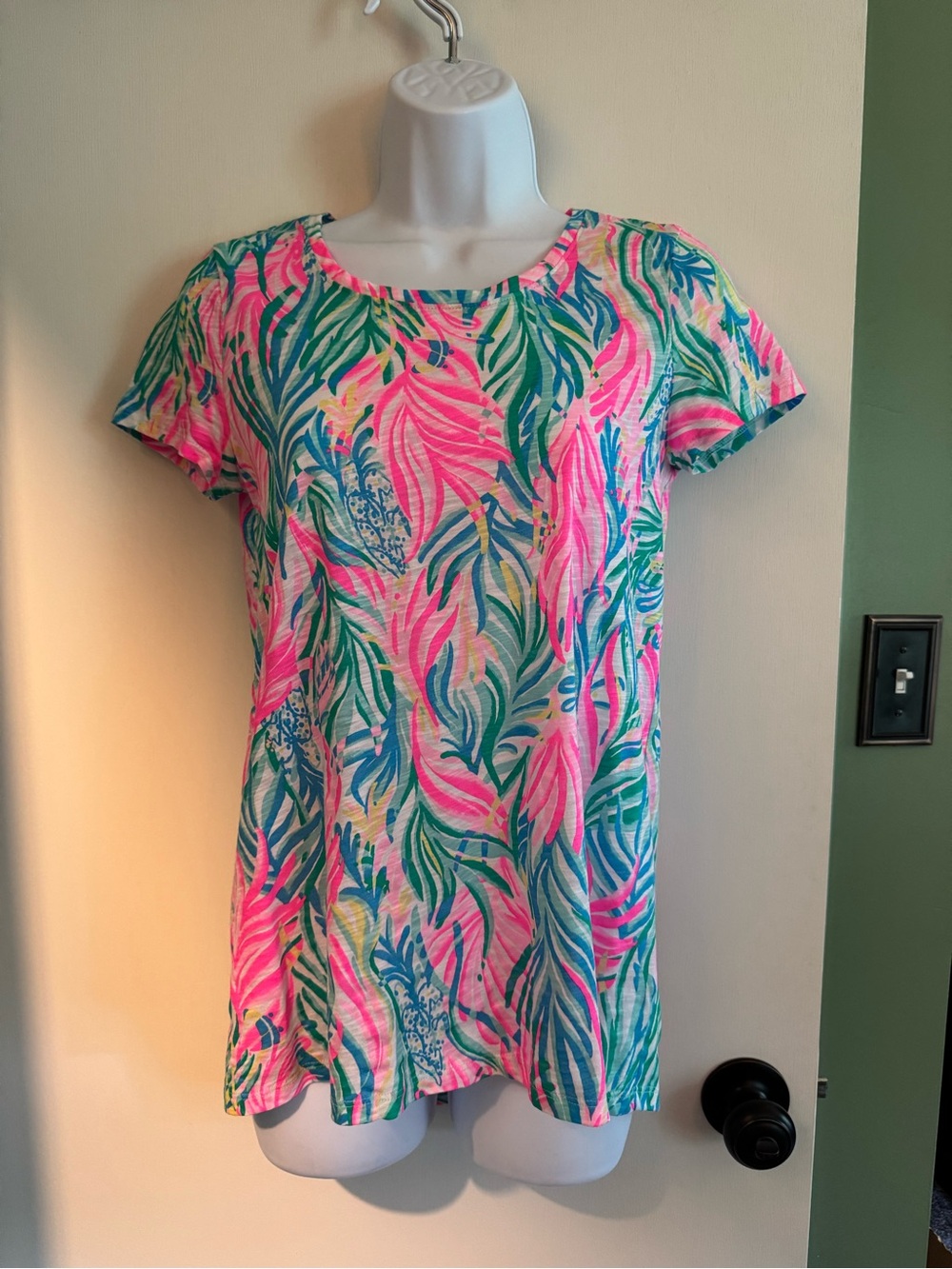Like New Lilly Pulitzer Etta Women’s Tropical Print Short Sleeve Top